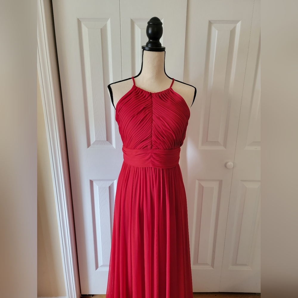 Red Gown - Picture 2 of 7